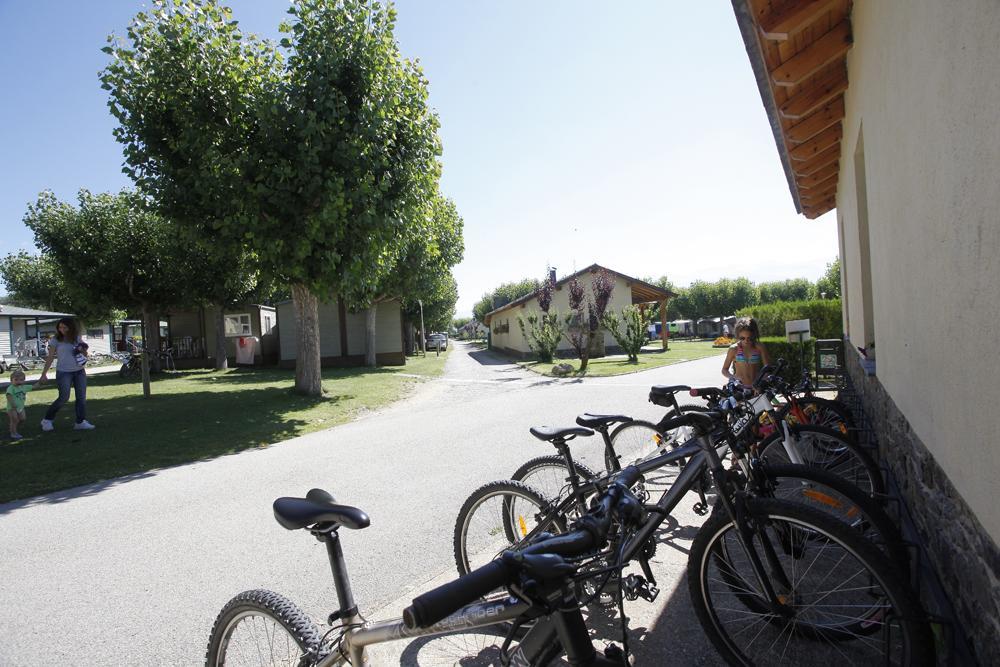 Bungalows Pirineus Guils de Cerdana Bagian luar foto